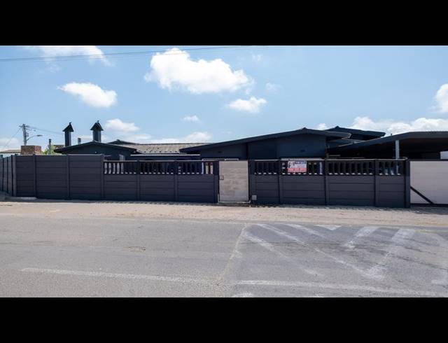 4 BEDROOM HOUSE FOR SALE IN UITSIG